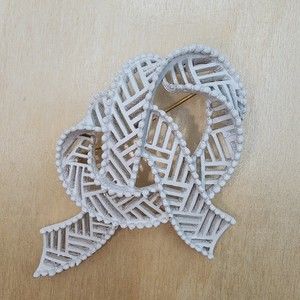 Vintage Crown Trifari Enamel Pretzel Bow Love Knot Brooch Pin